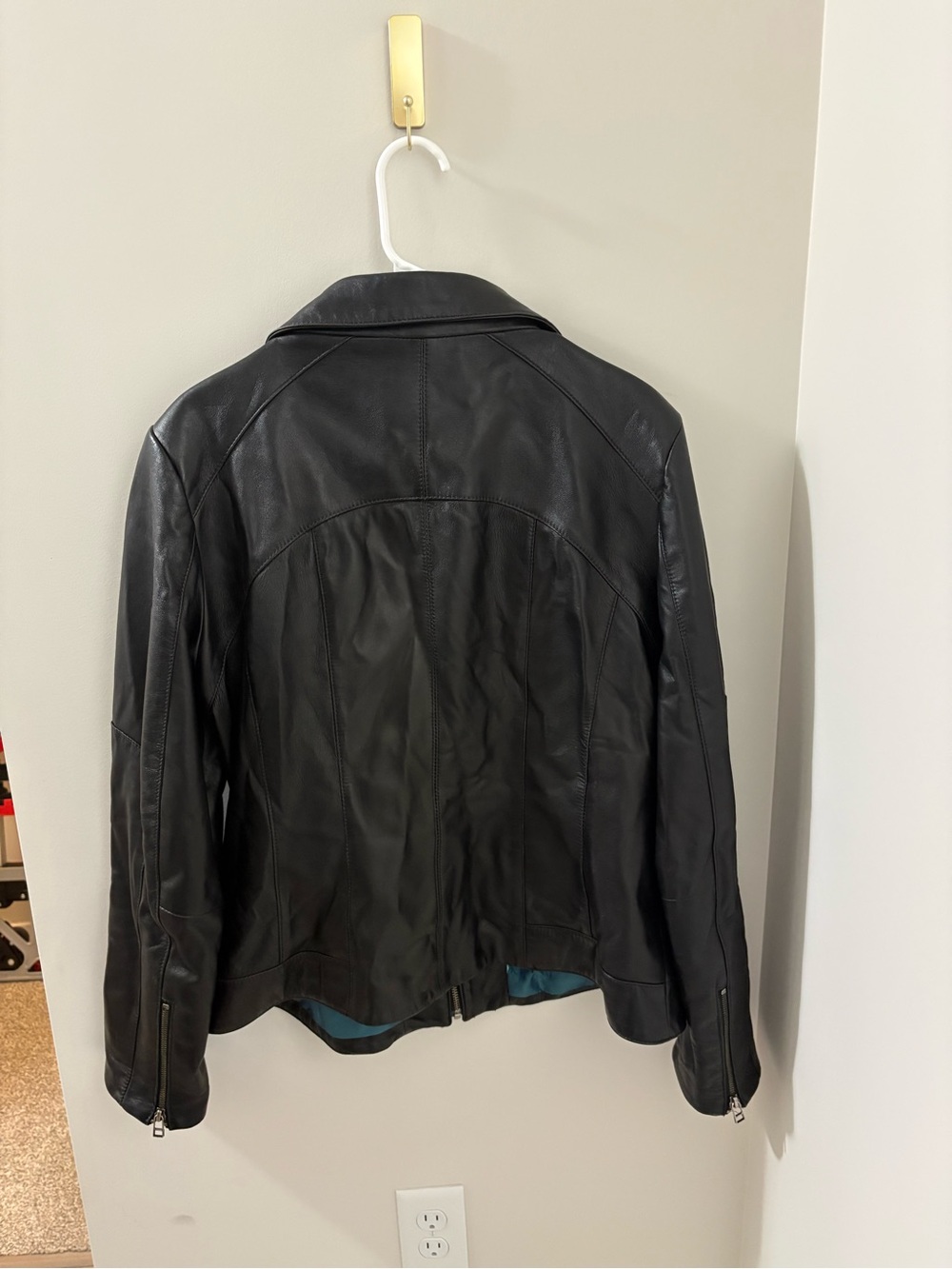 Danier Genuine Leather Black Zip Front Jacket - Picture 4 of 4
